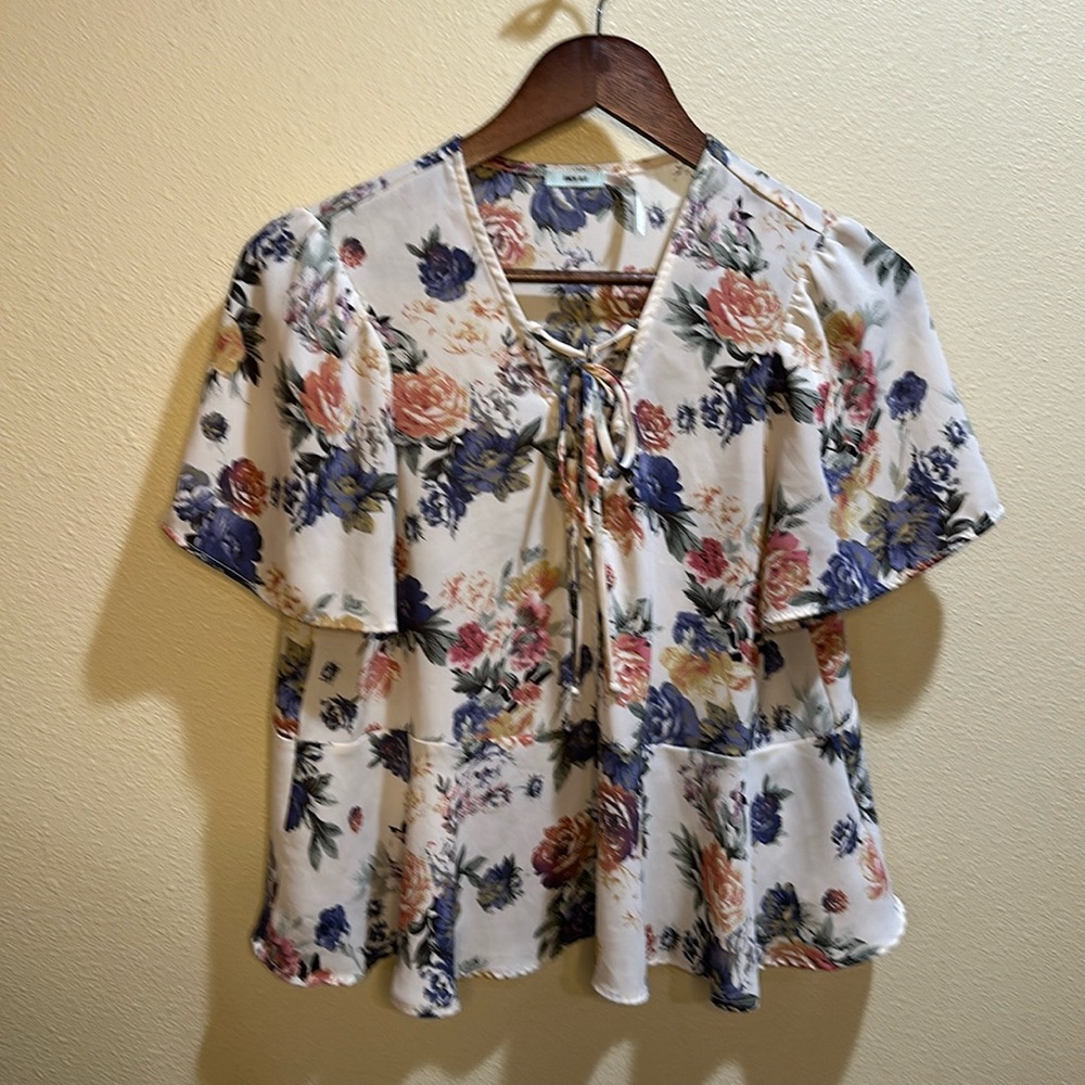 Kimchi Blue size medium floral blouse